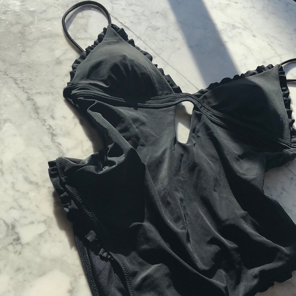 Black one piece SOLD - Picture 2 of 8